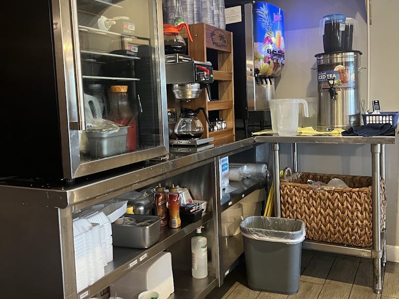 Benedict's Breakfast and Lunch interior