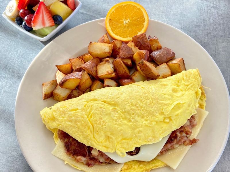 Benedict's Breakfast and Lunch food