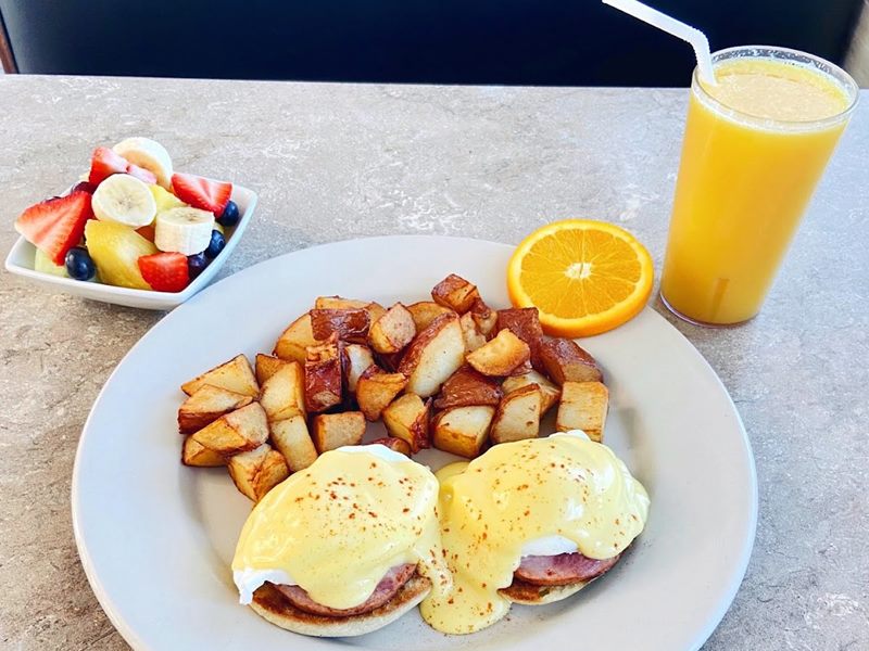Benedict's Breakfast and Lunch food